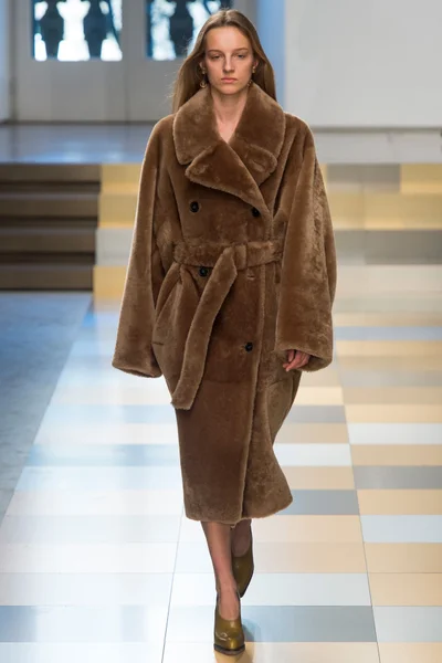 Look 38